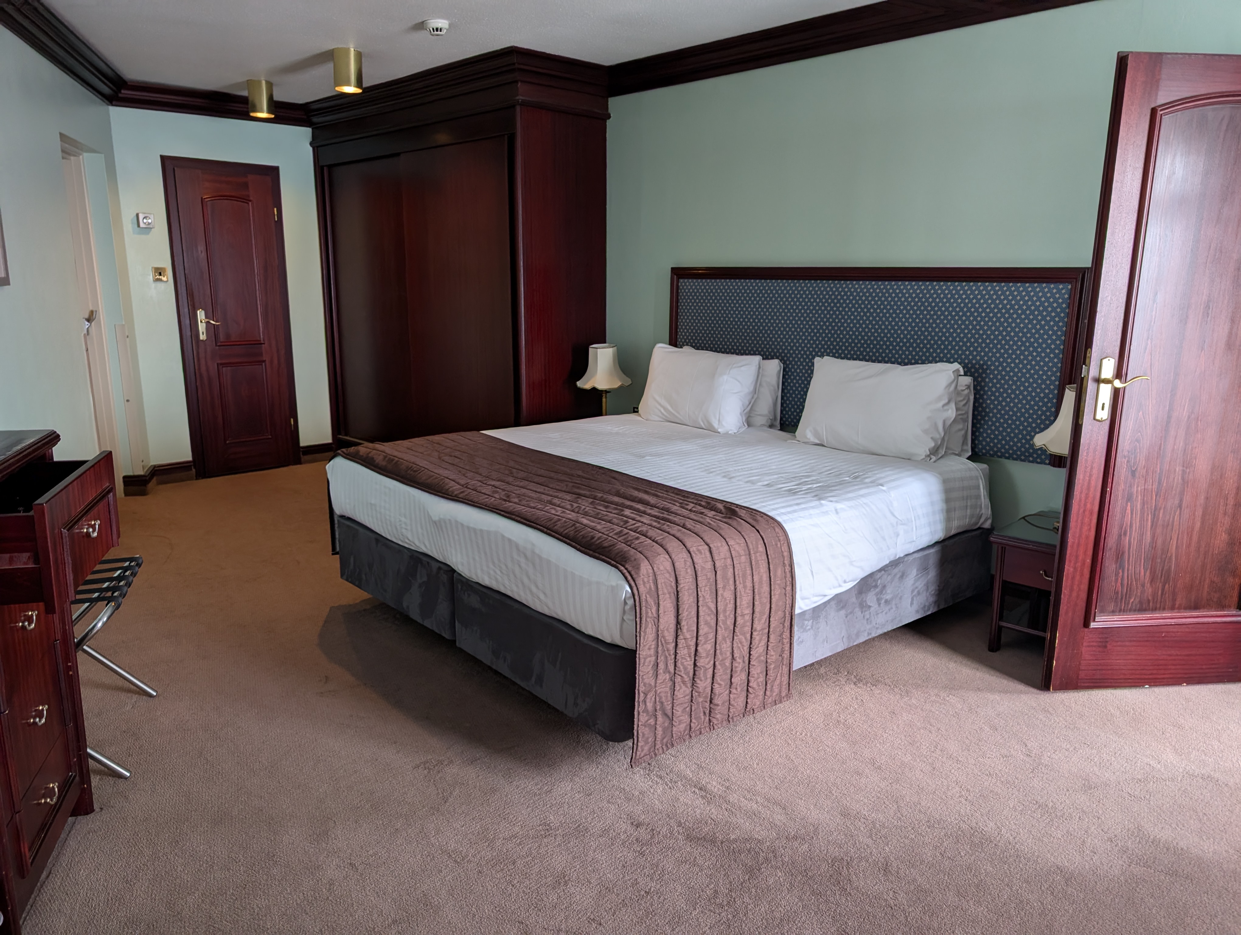 BADMINTON apartment bedroom view